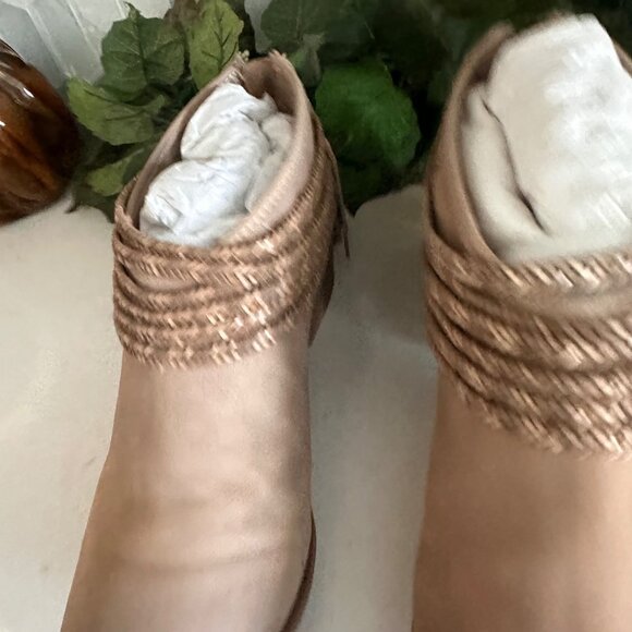 BCBG Generation Womens Beige Faux Leather Ankle Booties Woven Braid & Fringe Det - Picture 8 of 11